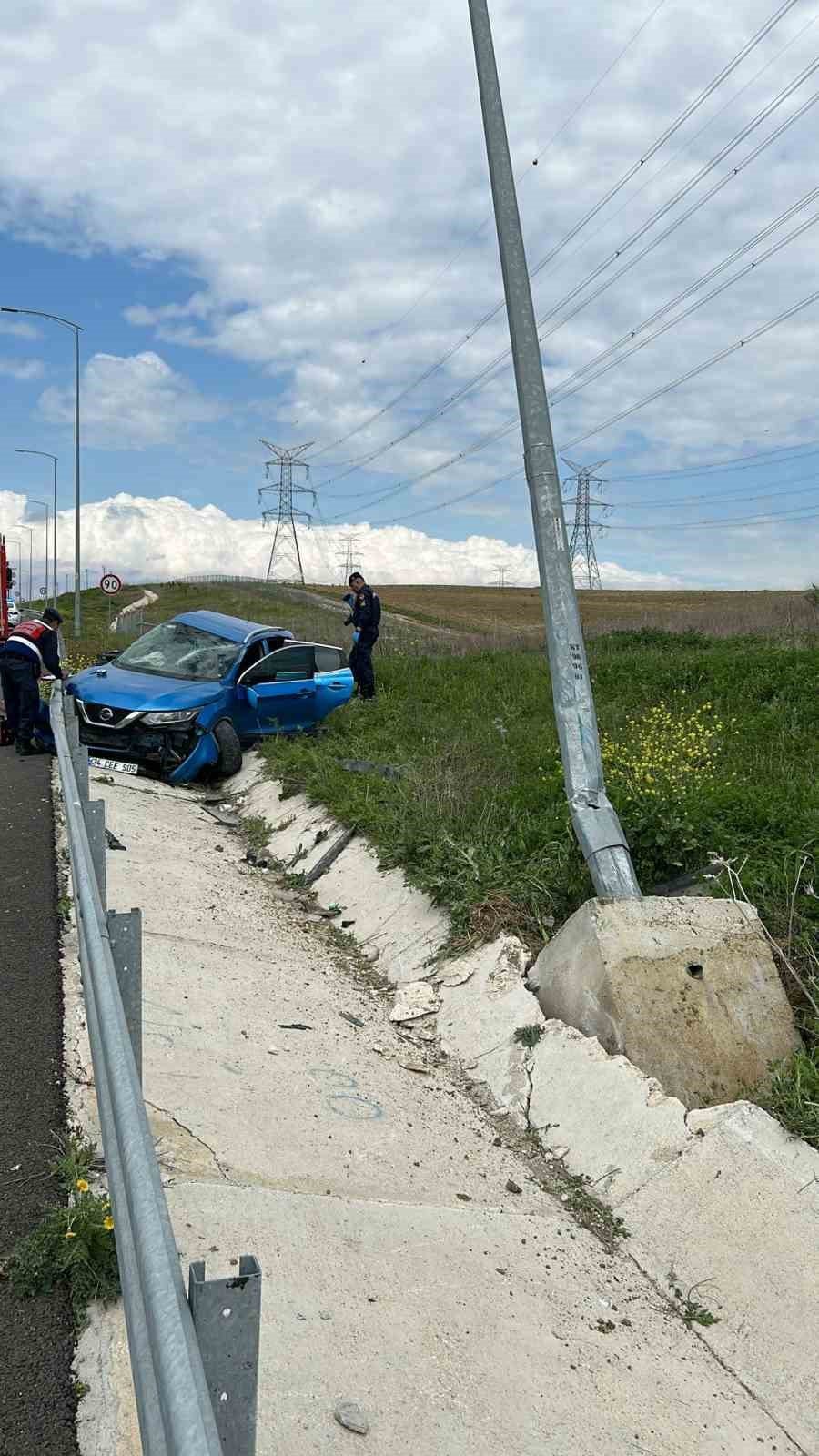 Çanakkale’de kontrolden çıkan araç takla attı: 1 ölü, 1 yaralı