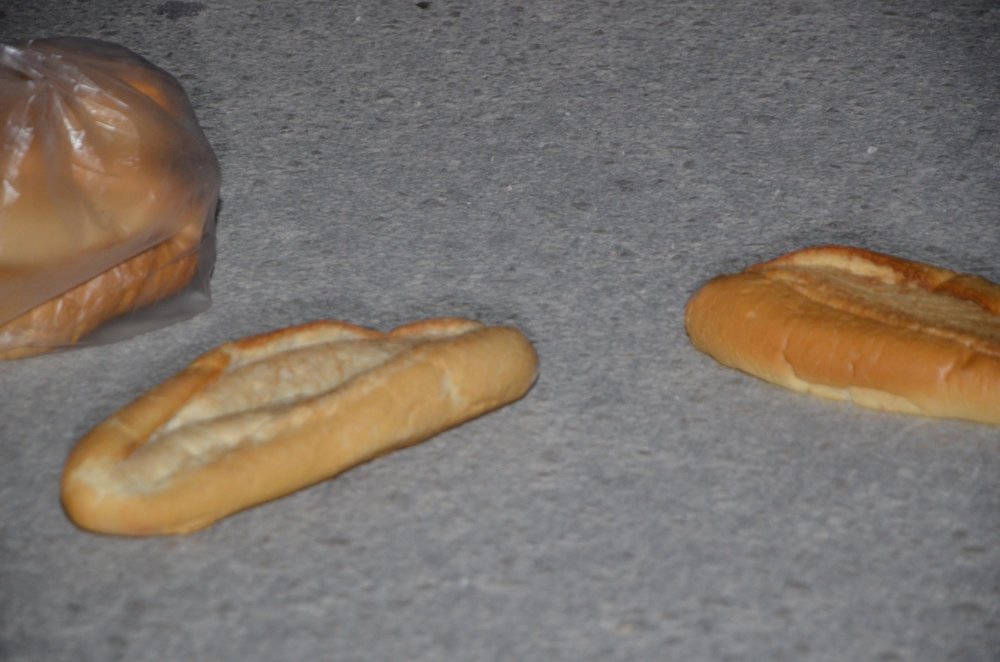 Konya'da otomobilin çarpıp kaçtığı bisiklet sürücüsü öldü; ekmekleri etrafa saçıldı