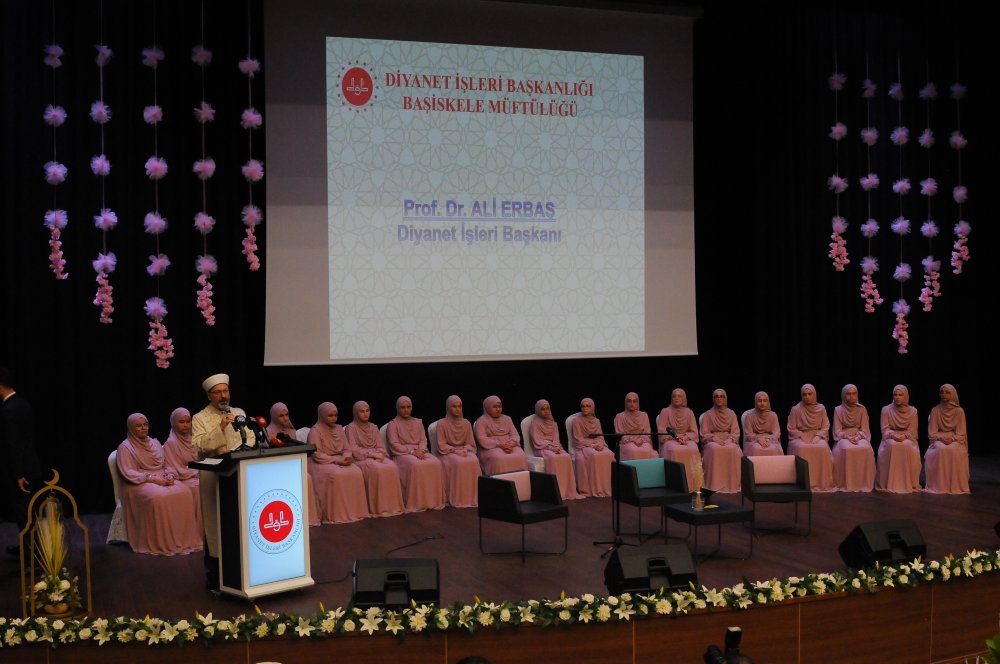Ali Erbaş: Matematik, astronomi, tıp ve benzeri tabii bilimler dediğimiz ilimler de dini ilimdir