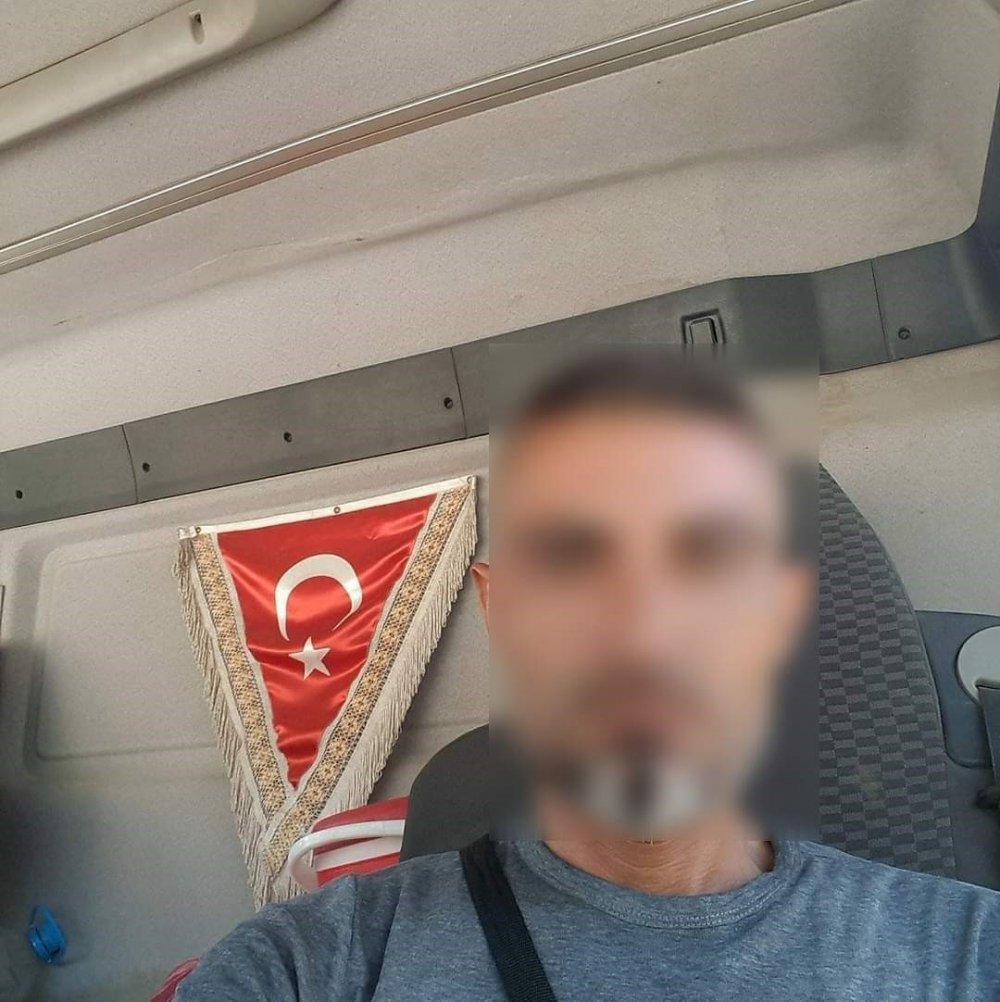 İntihar etmek için 4’üncü kattan atlayan şahıs, başka bir kişinin üzerine düştü