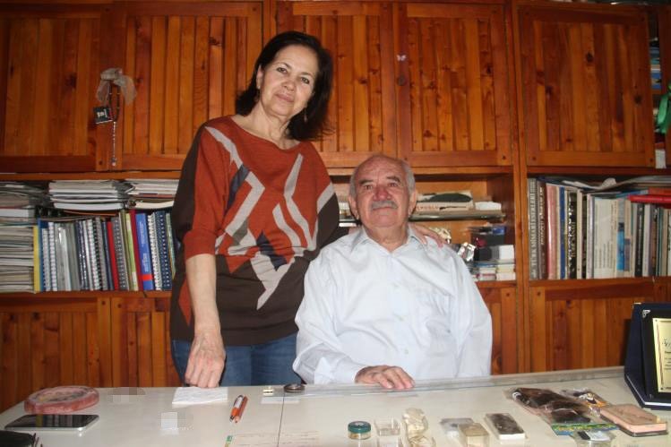 Konya'daki bir baba evini adeta müzeye çevirdi! Dişler, göbek bağları...