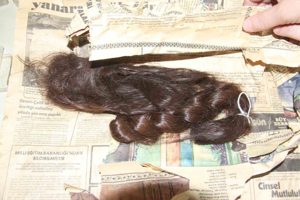 Konya'daki bir baba evini adeta müzeye çevirdi! Dişler, göbek bağları...