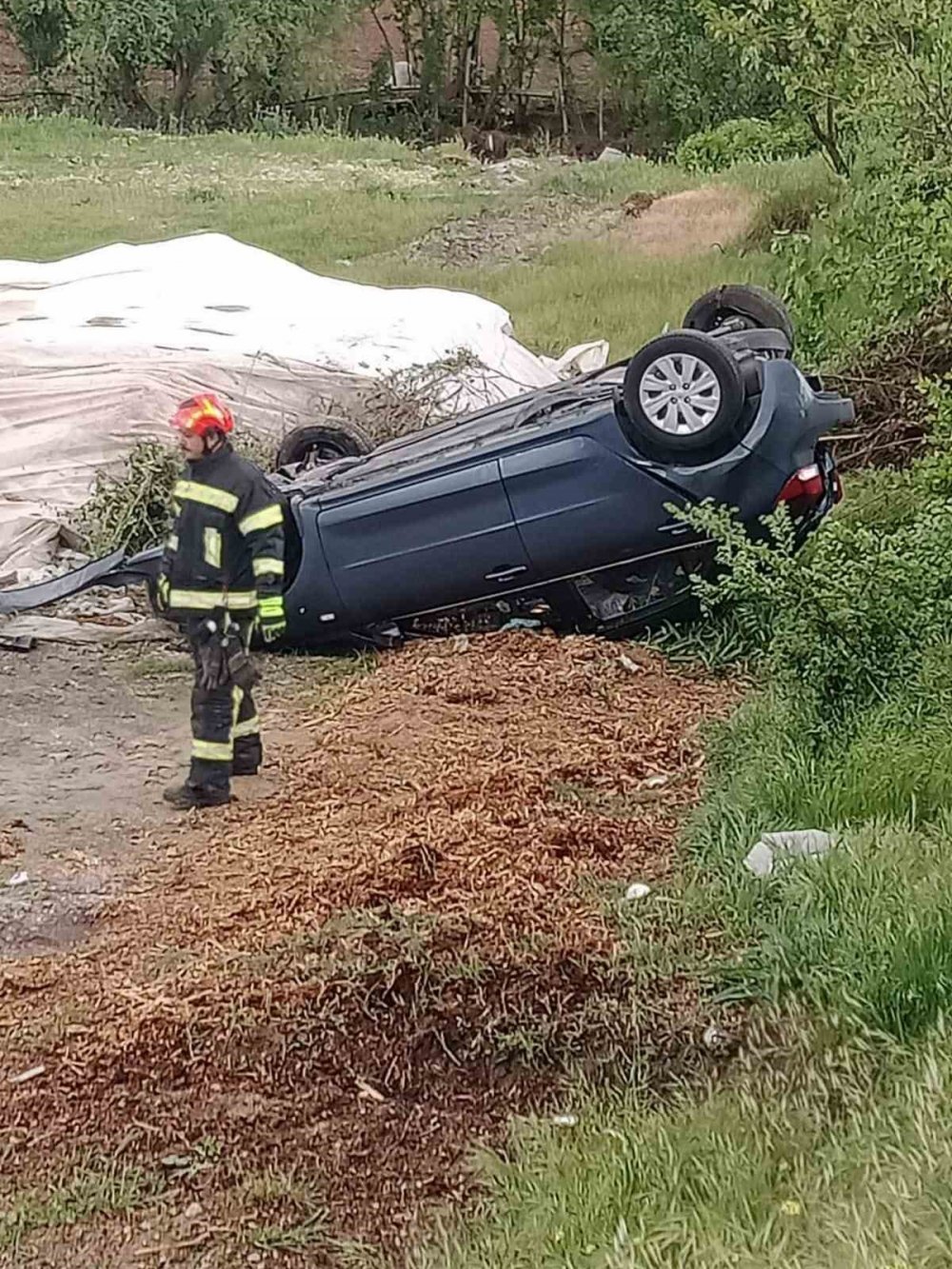 Tırın arkadan çarptığı otomobil takla attı; 3 yaralı