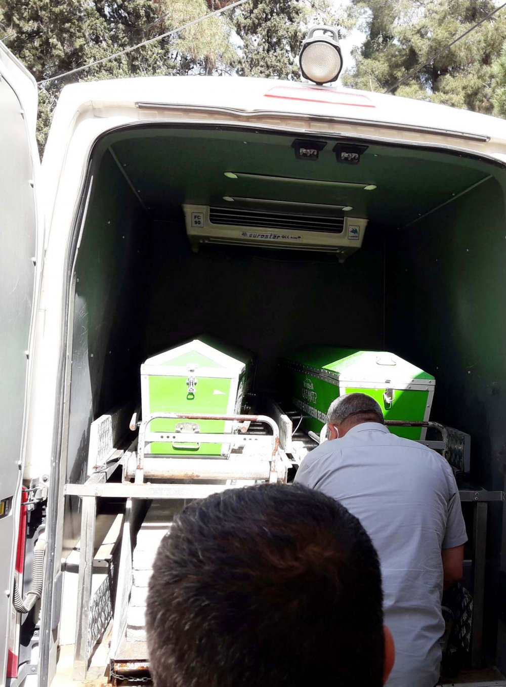 14 yaşındaki kız, babasının uyurken boğazını keserek öldürdü