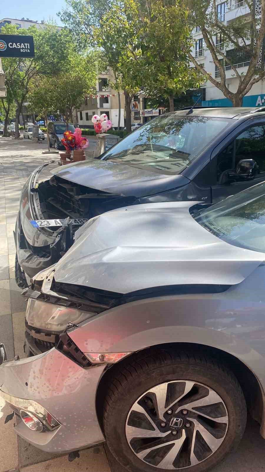 Evde kalp krizi, hastaneye götürülürken de kaza geçirdi