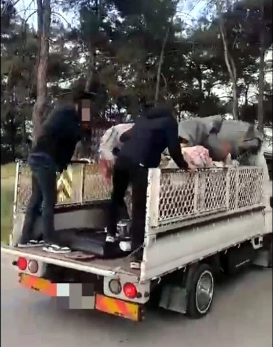 Hurdacı gibi davranan polisten 'uyuşturucu' baskını