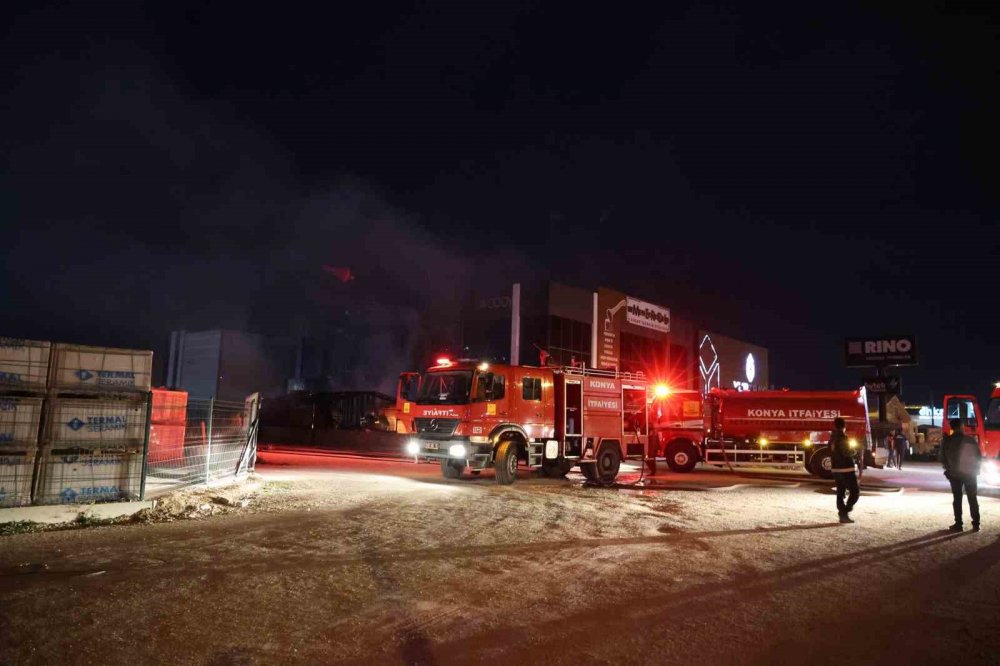 Konya'da ahşap ürünleri üreten fabrikada yangın
