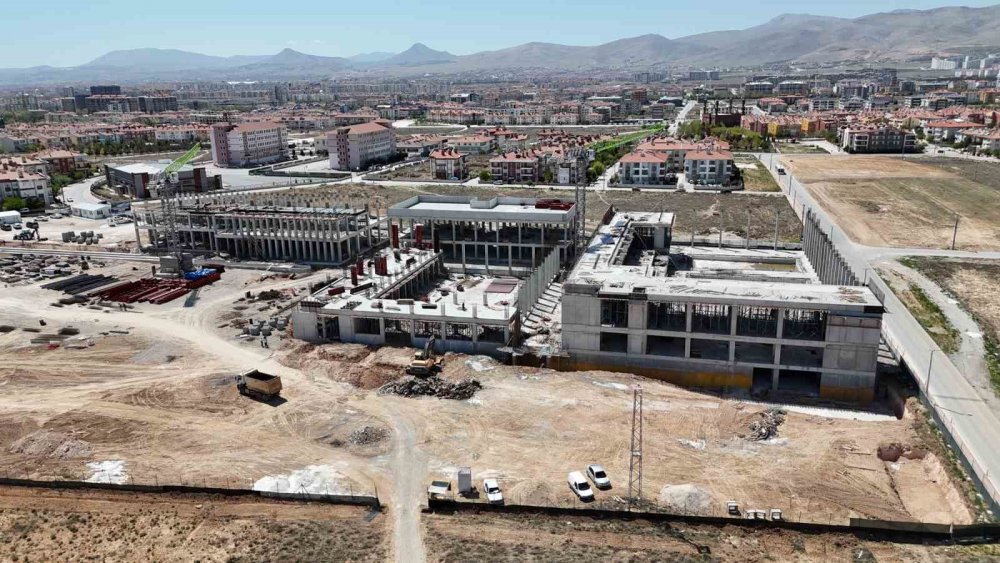 Konya'da yapımı devam ediyor... Türkiye’de birçok ilke sahip merkez olacak