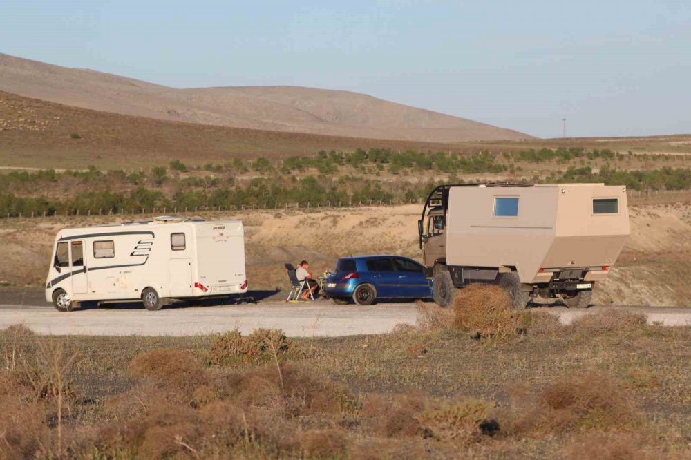 Meke Gölü havaların ısınmasıyla yabancı turistlerin uğrak yeri oluyor