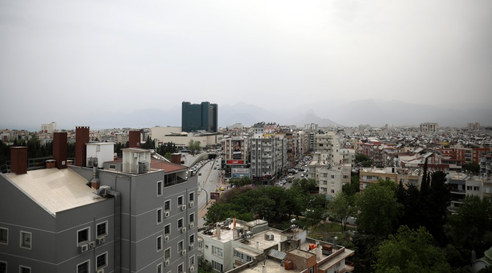 Antalya'yı toz tabakası kapladı, Beydağları görünmez hale geldi