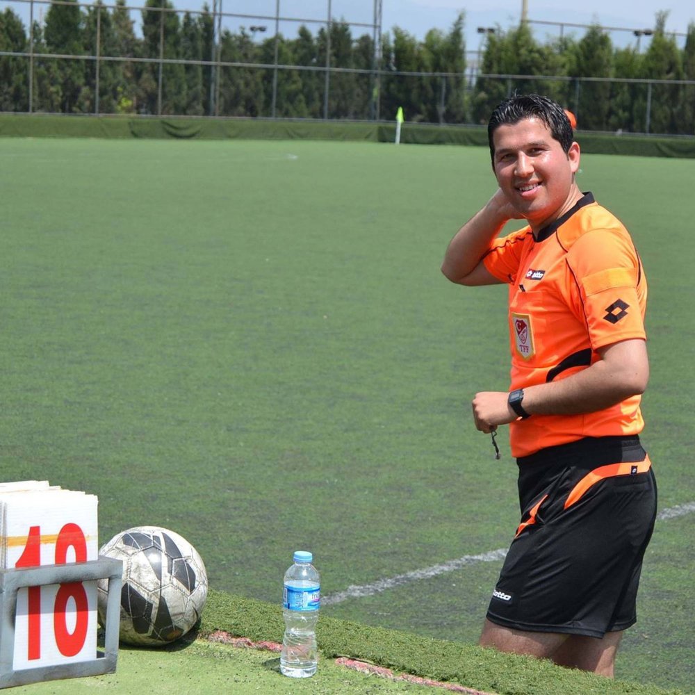 Kalp krizi geçiren profesyonel futbol hakemi hayatını kaybetti
