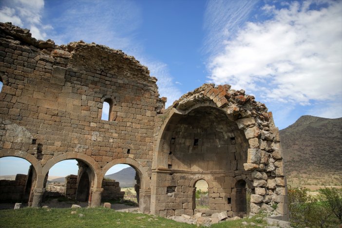 konya-karaman-sinirinda-6-yeni-kilise-yapisi-tespit-edildi.jpg