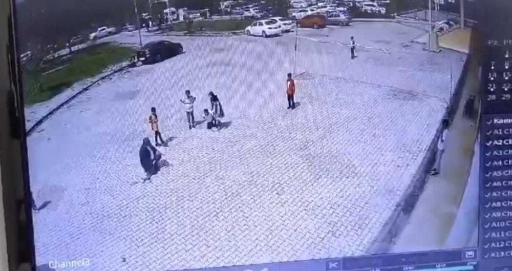 Dron operatörü, 23 Nisan kutlamalarında öğrenciyi tekmeledi