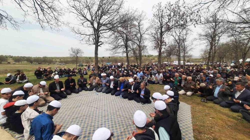 Konya'da susuzluktan çatlayan topraklar için yağmur duası yapıldı