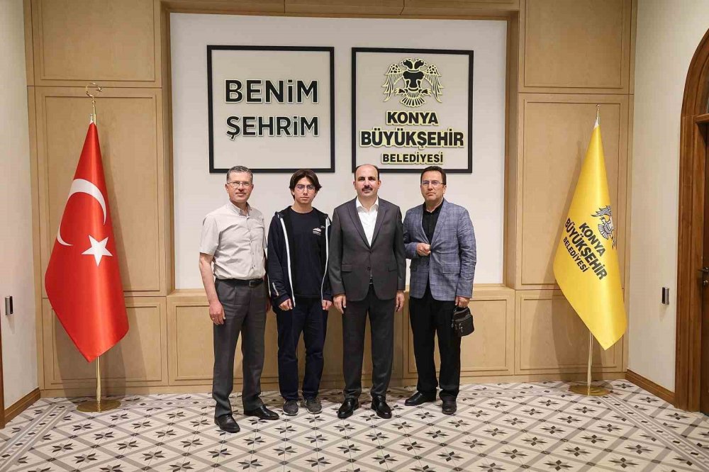 Konya'da örnek davranışıyla beğeni toplayan liseli gence hediye