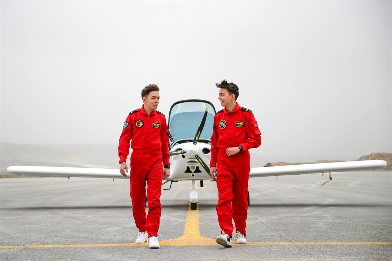 konyada-pilotluk-egitimi-alan-tek-yumurta-ikizlerinin-en-buyuk-hayali-bakin-neymis-003.jpg