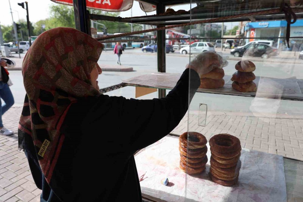 17 yıldır Konya'nın ’Simitçi Teyzesi’ oldu... Tek istediği var