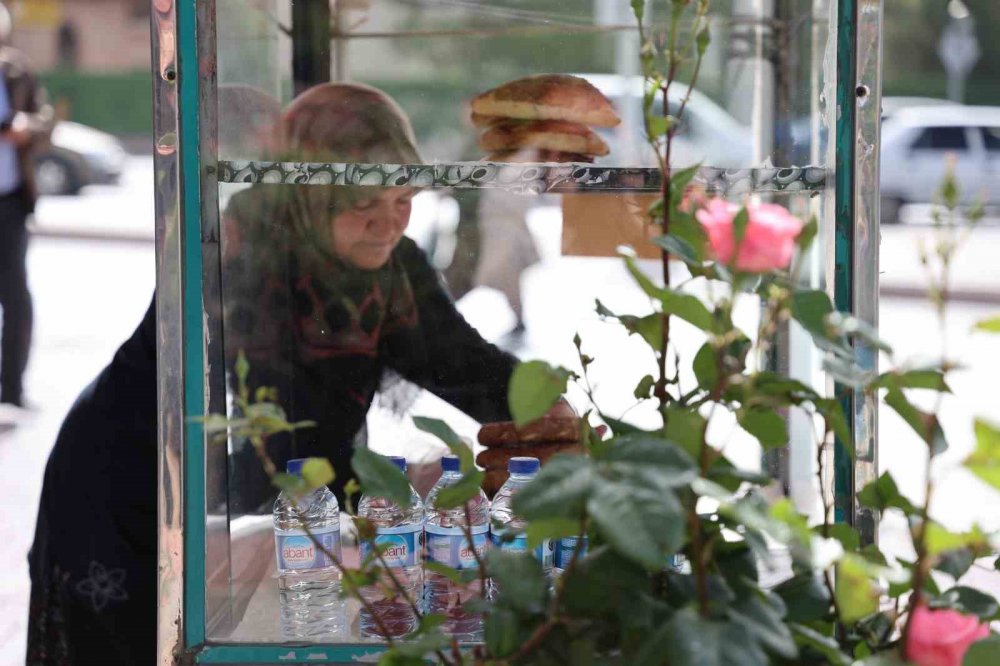 17 yıldır Konya'nın ’Simitçi Teyzesi’ oldu... Tek istediği var