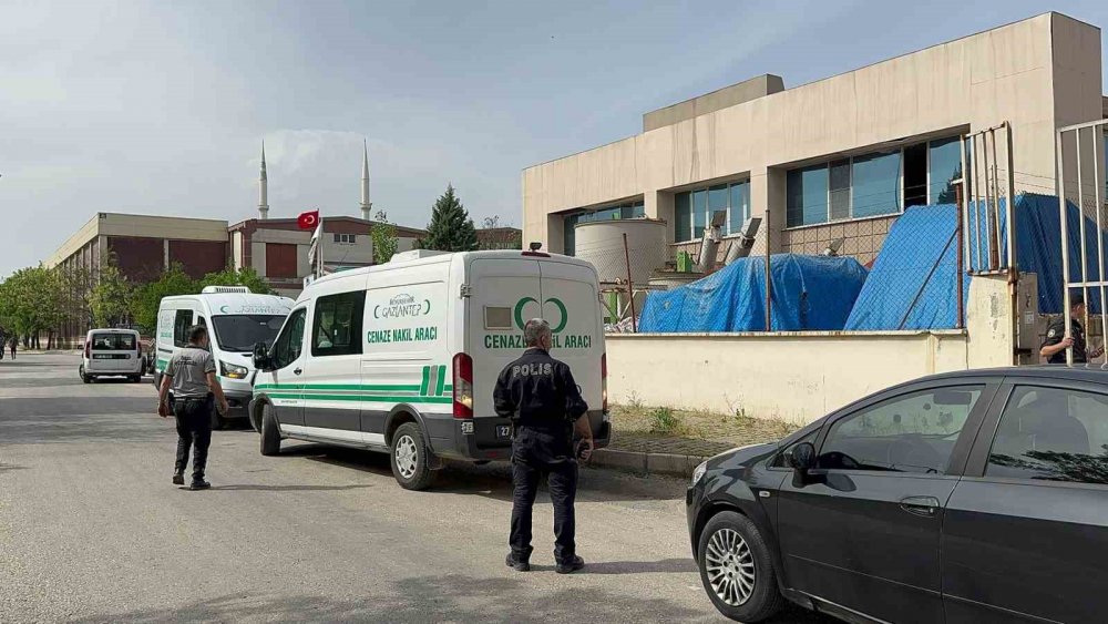 Aynı fabrikada çalıştığı arkadaşını öldürüp intihar etti