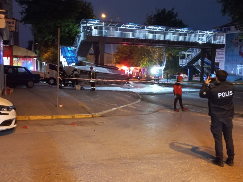 Benzin yüklü tanker tehlikesi... Patlama riskine karşı evler boşaltıldı