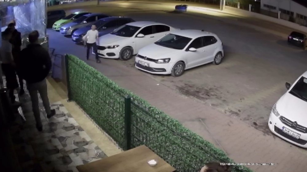 Konya'da silahlı saldırı... Takip ettiği husumetlisini vurmak için masaj salonuna ateş açtı