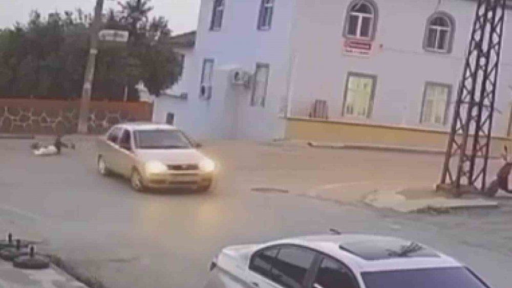 Motosiklet kazaları... Dönüş yapan otomobile ok gibi saplandı