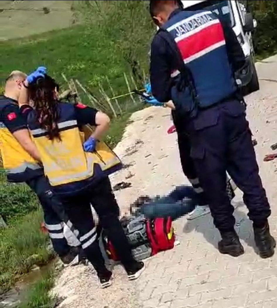 Minibüs motosikletle çarpıştı: 1 ölü