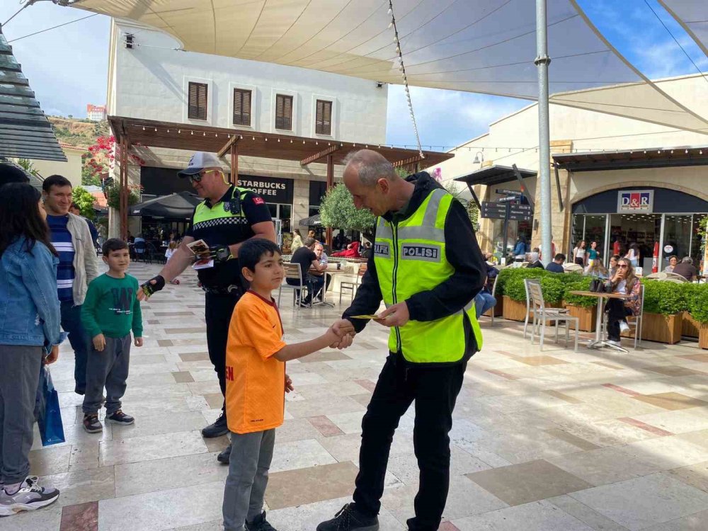 Trafik ekipleri vatandaşları uyardı: ’Hayatla Yarışılmaz’