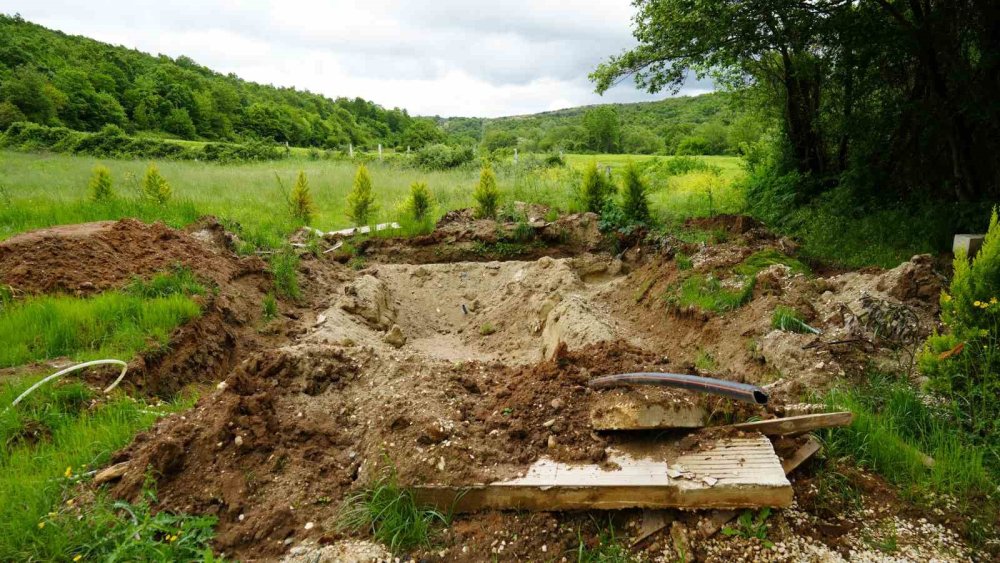 5 evi havuzlarıyla beraber çaldılar!