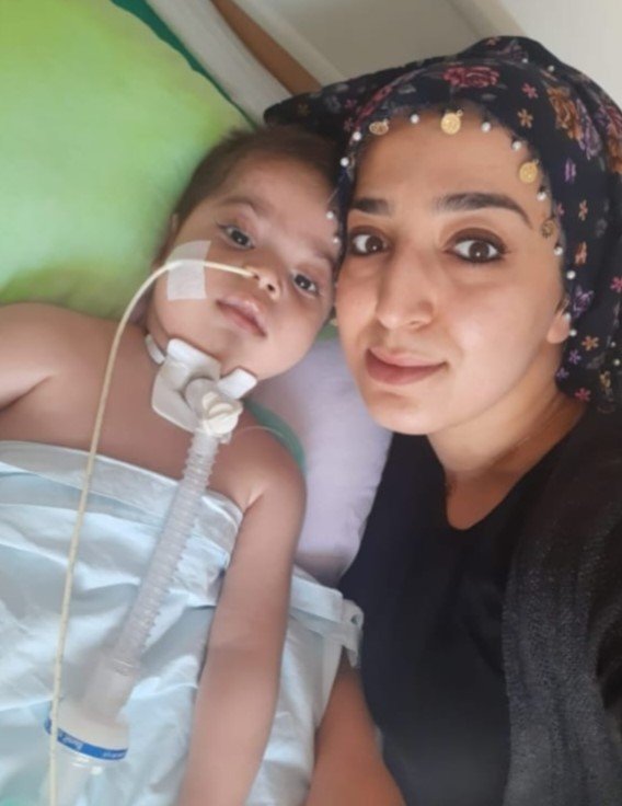 Vefat eden çocuğu kullanarak insanları dolandırdı