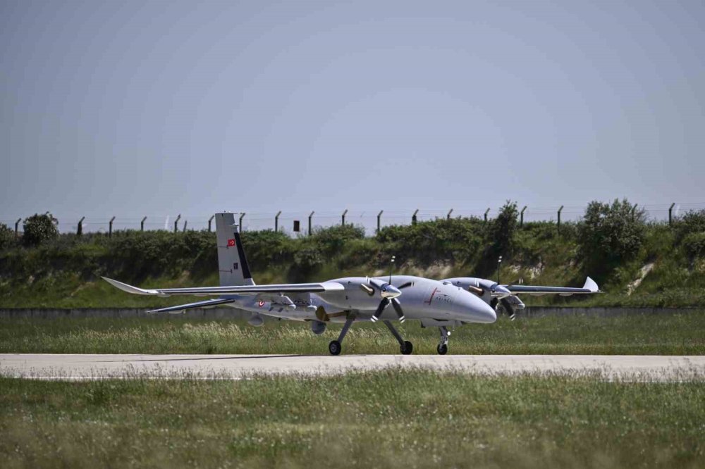 Bayraktar AKINCI’dan deniz hedeflerine tam isabet