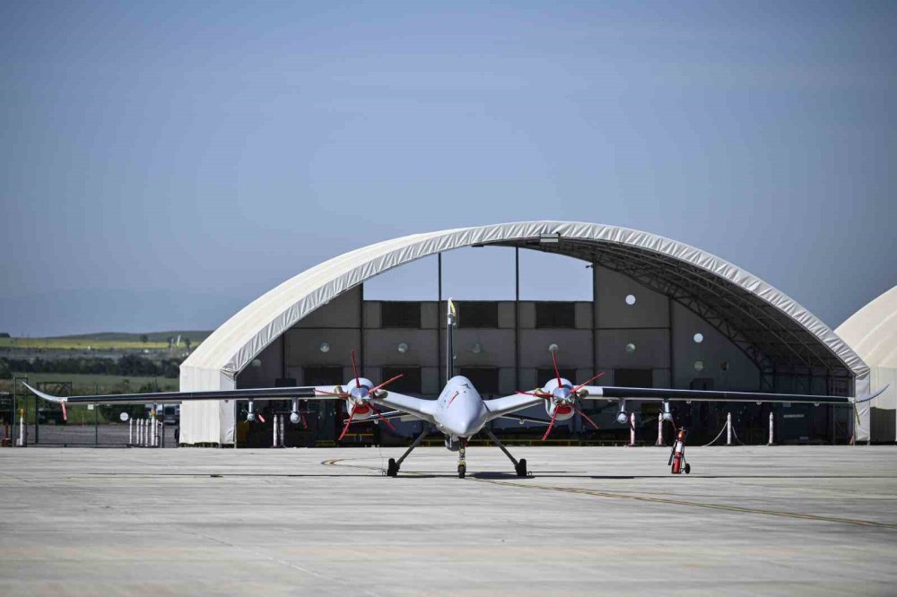 Bayraktar AKINCI’dan deniz hedeflerine tam isabet