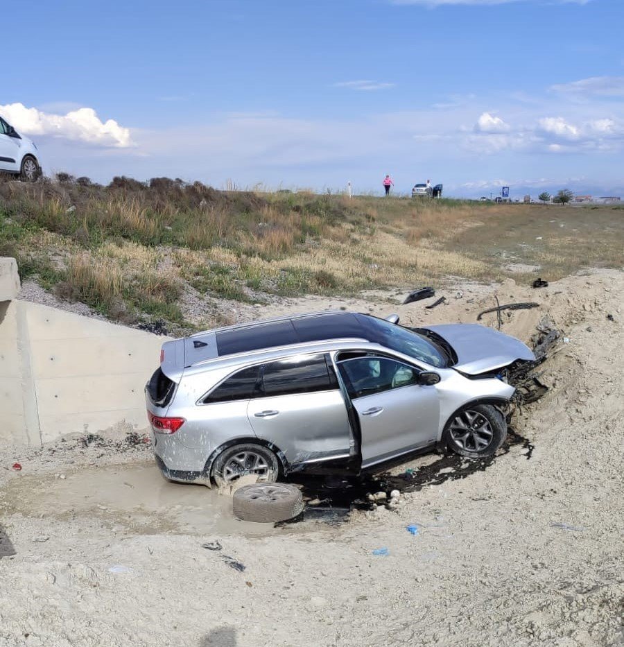 Konya'da otomobil şarampole uçtu! Yaralılar var