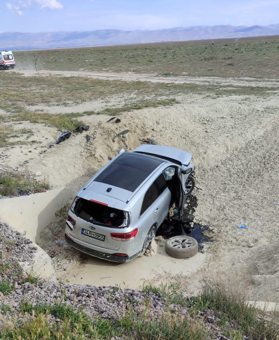 Konya'da otomobil şarampole uçtu! Yaralılar var