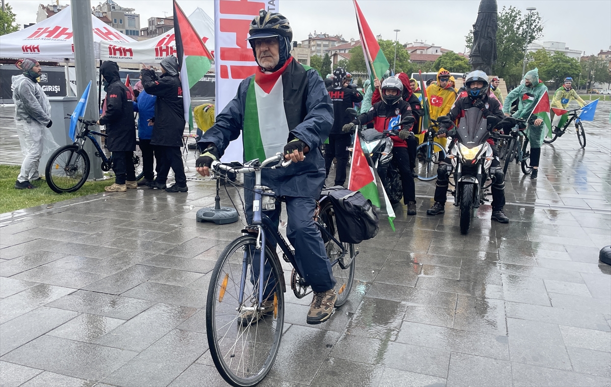konyalilar-yagmura-aldirmadi-israili-protesto-icin-pedal-cevirdi.jpg
