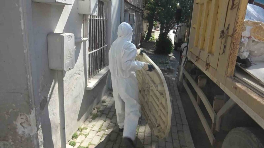 Ev değil sanki şehir çöplüğü!