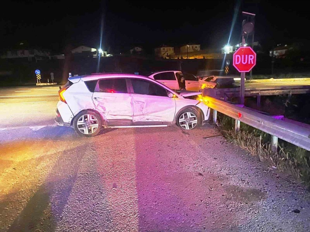 Konya’da 2 otomobil çarpıştı! Yaralılar var