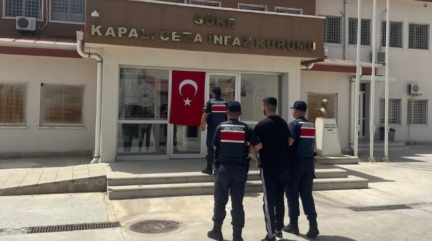 Aydın’da 32 aranan şahıs jandarmadan kaçamadı