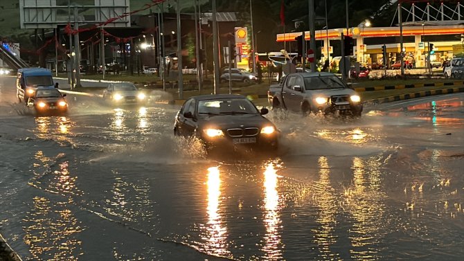 İki ilde sağanak ve dolu etkili oldu