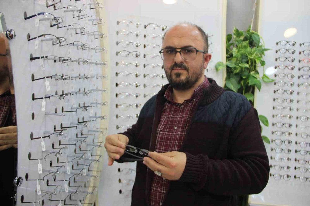 Bu kez askıda gözlük!