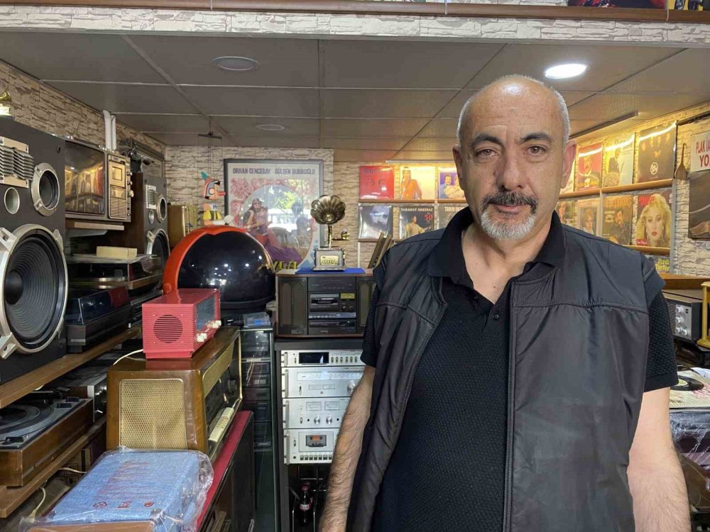 Anısı olan gramofon, plak ve antika radyolar Konyalı tamirciye emanet