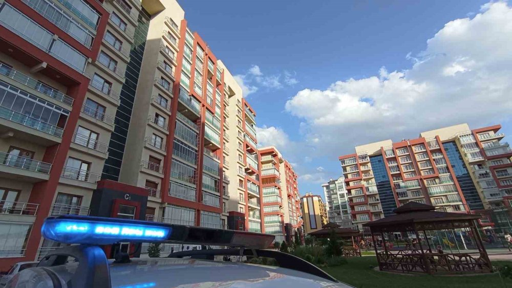 Konya'da 16 yaşındaki çocuk evdeki silahla oynarken kendini vurdu