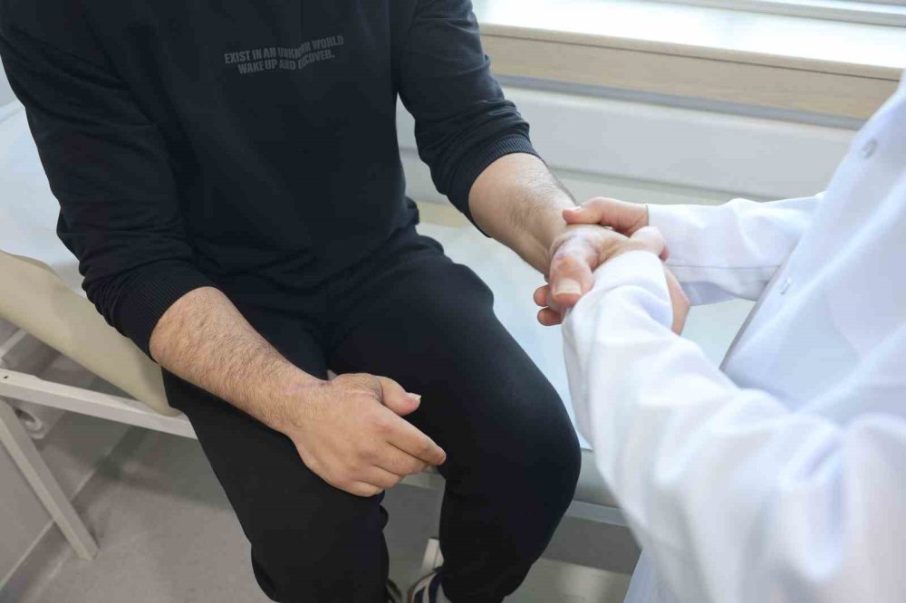 Konya'da 350 tonluk prese parmaklarını kaptıran gençten haber var