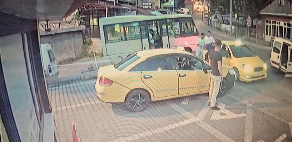 20 yaşındaki gencin silahla yaralandığı anlar güvenlik kamerasında