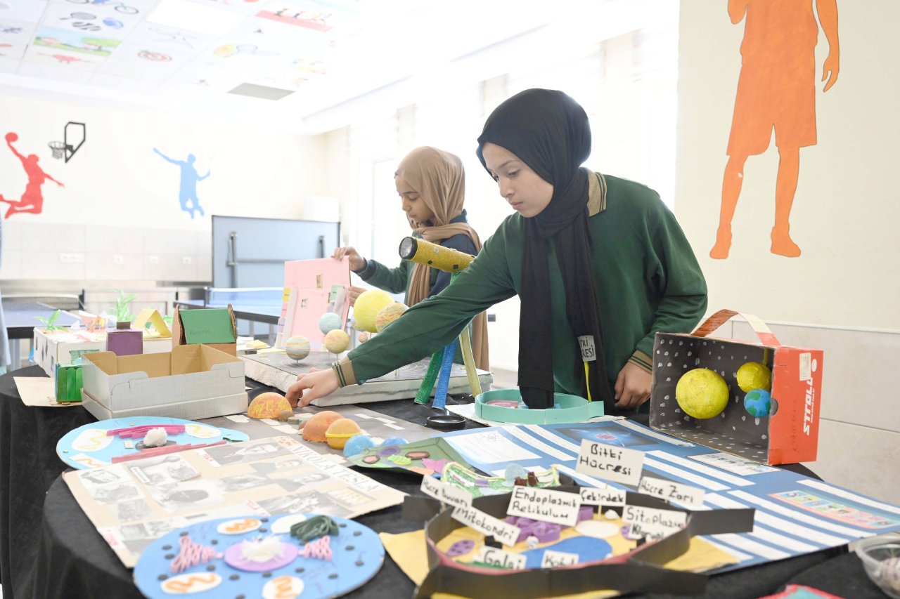 sezai-karakoc-iho-ogrencilerinin-inovatif-sergisi-ilgi-gordu.jpg