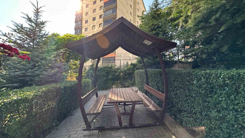 Baba, eşini ve kızını öldürdü