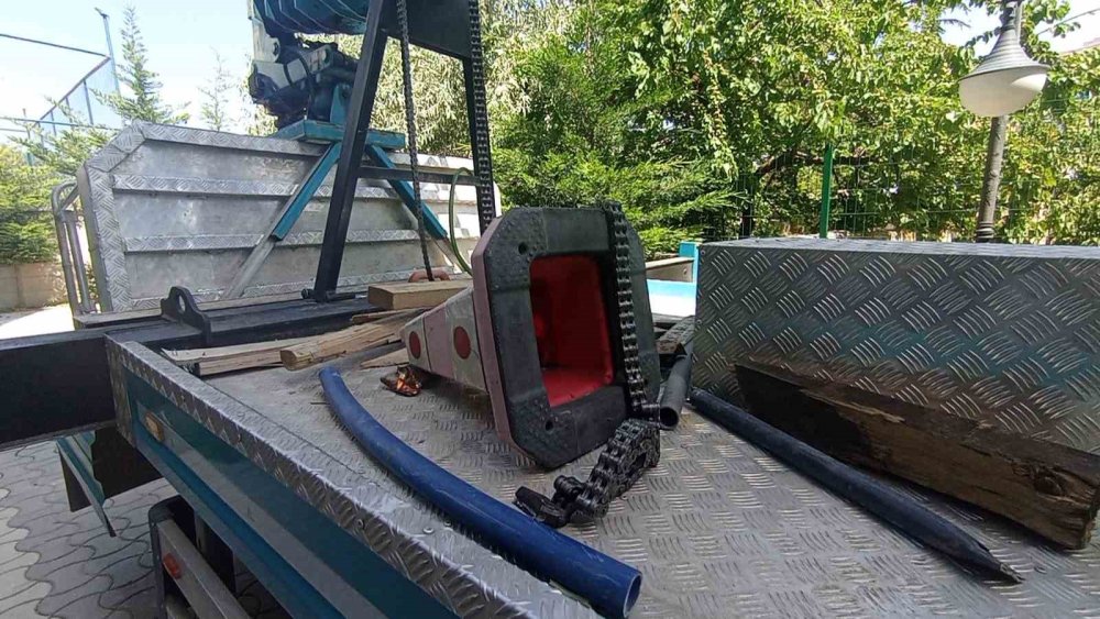 Konya'da vincin zinciri koptu! İşçi yaralandı