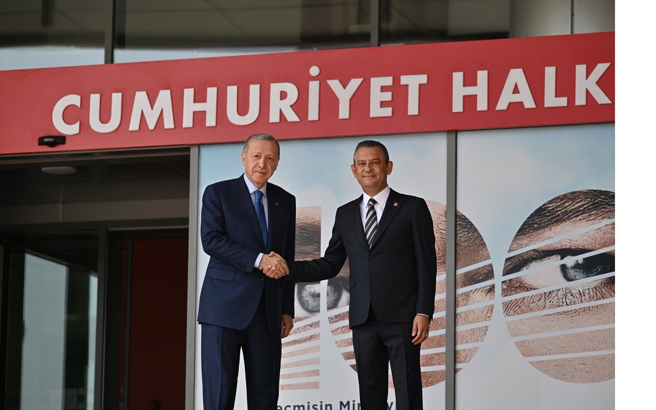 18-yil-sonra-ilk-cumhurbaskani-erdogan-chp-genel-merkezinde.jpg