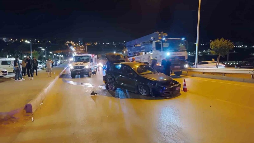 Adıyaman'da iki otomobil çarpıştı: 4 yaralı