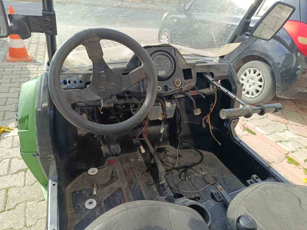 Babalar Günü’nde eşine kendi ürettiği aracı hediye etti